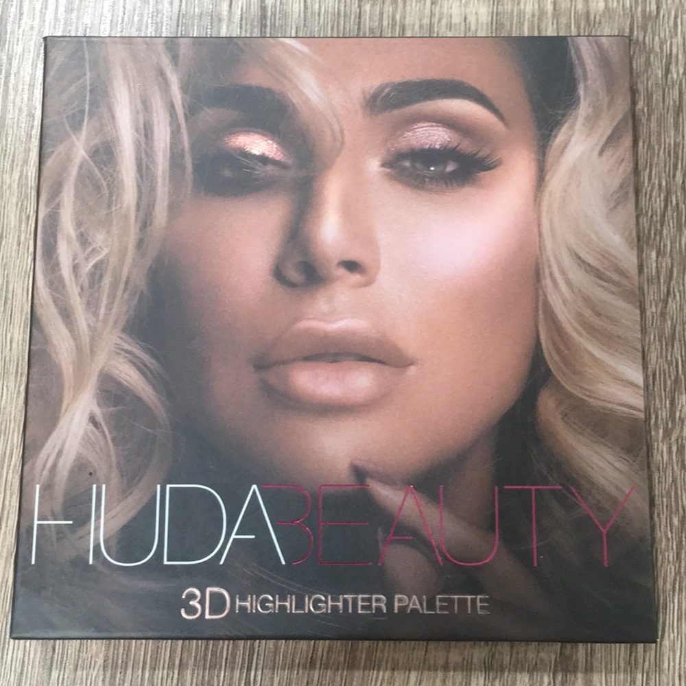 Huda Beauty 3D Highlighter Palette